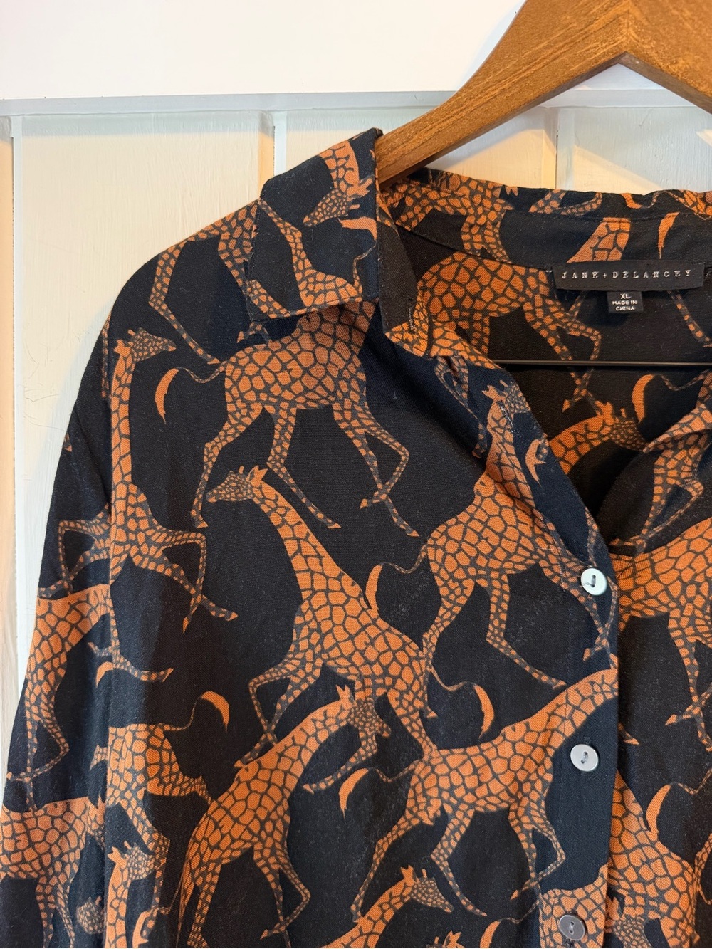 Jane & Delancey Black & Brown Giraffe Printed Button-Up Blouse, Size XL - Picture 3 of 9